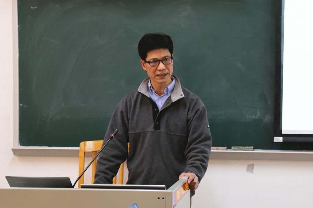 图1 聂建云讲学