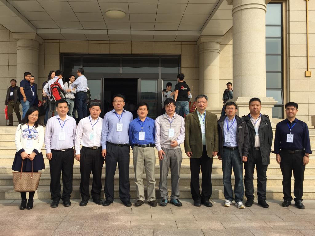 实验室学术委员与研究人员在会议期间的合影